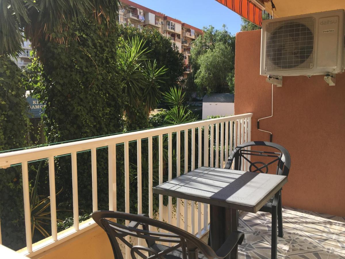 Aguila Apartamento Con Vistas เบนัลมาเดนา ภายนอก รูปภาพ